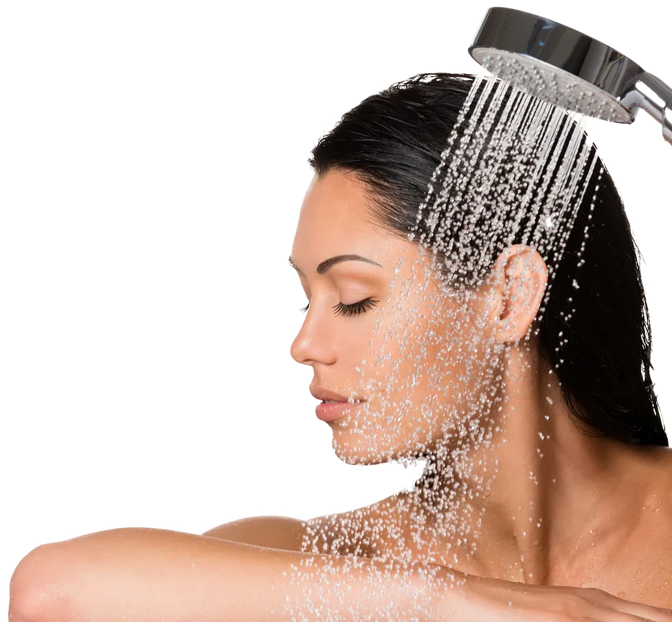 Frau unter Dusche
